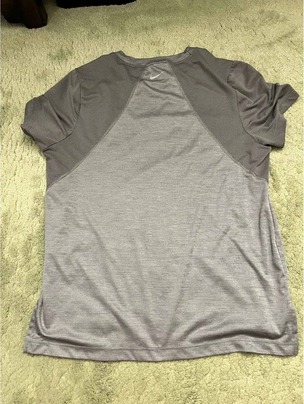 Nike women’s gray workout top medium (flaw)